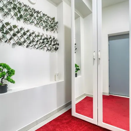 Cozy Nest By Karlin Square *