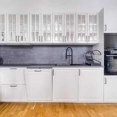 Cozy Nest By Karlin Square * Praag